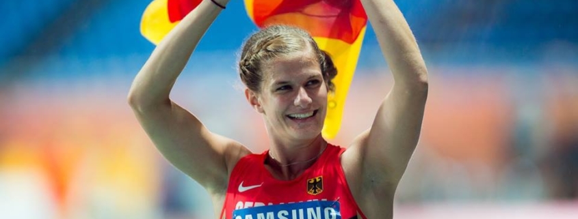 Siebenkämpferin Anna Maiwald nach dem Gewinn der Studentenweltmeisterschaft bei der Universiade in Gwangju, Südkorea.