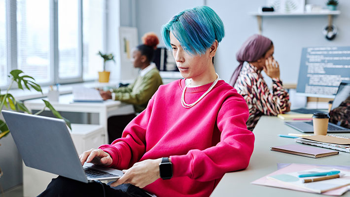 Als Webdesigner:in kannst du dich durch gezielte Weiterbildung und Spezialisierung weiterentwickeln und beruflich aufsteigen.