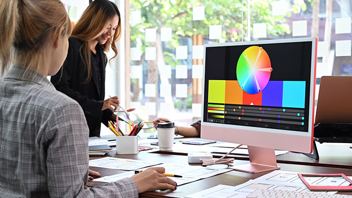 In diesem Artikel erfährst du alles über das Jobprofil, die typischen Aufgaben, Karrierechancen, Gehalt und wie du den Einstieg schaffst – auch ohne Studium.