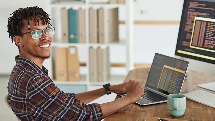 Eine DevOps Weiterbildung kann dein Einstieg in die IT sein – oder der nächste Schritt in deiner beruflichen Entwicklung. Du lernst gefragte Kompetenzen, erhältst anerkannte Zertifikate und kannst dich auf zukunftssichere Jobs vorbereiten.