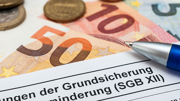 Weniger Schonfristen, weniger finanzielle Puffer, dafür Pflicht zur schnellen Arbeitsaufnahme – die neue Grundsicherung kommt mit schnelleren Regeln. Doch wer informiert ist und aktiv plant, kann dennoch gute Entscheidungen für die eigene Zukunft treffen.