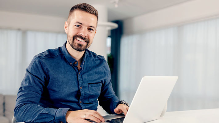 Die Microsoft Power Platform verbindet Low‑Code, Governance und Microsoft‑Integration. Sie ermöglicht schnelle Digitalisierung, kontrollierte Skalierung und klare Einstiegspfade.