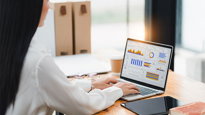 Aus der Microsoft Power Platform ist Power BI ist die Plattform für Datenanalyse und anschauliche Berichte. Sie hilft dabei, Daten verständlich aufzubereiten und Entscheidungen auf Basis von Kennzahlen zu unterstützen.