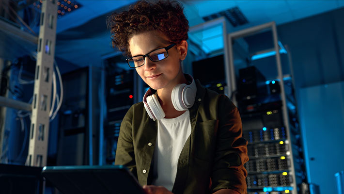 Der Beruf Fachinformatiker:in für Systemintegration ist ideal für alle, die als Quereinsteiger:in in die IT möchten. Hohe Nachfrage, attraktive Gehälter, sichere Zukunftsaussichten.