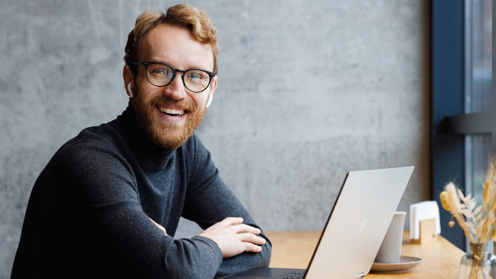 In diesem Artikel erfährt man, wie Betroffene nach einer Kündigung die richtigen Schritte einleiten und mithilfe von Coaching, Weiterbildung und Umschulung neue berufliche Perspektiven in digitalen und IT-Bereichen finden können.