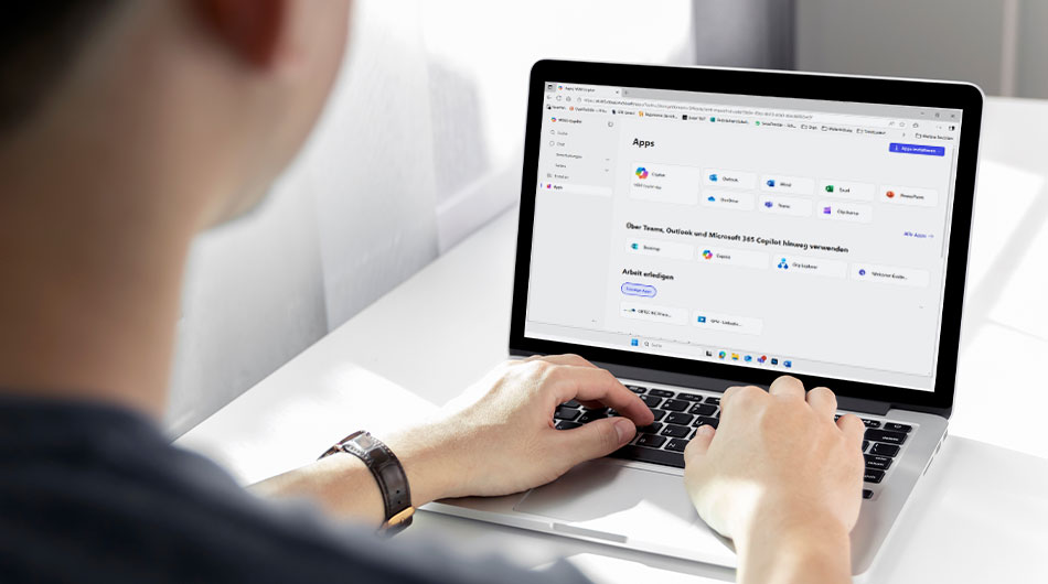 Eine EDV-Weiterbildung bringt für Anfänger:innen und Fortgeschrittene viele Vorteile mit sich: Bessere Jobchancen, Effizientere Arbeitsweise, Anpassung an die Digitalisierung und Persönliche Entwicklung.