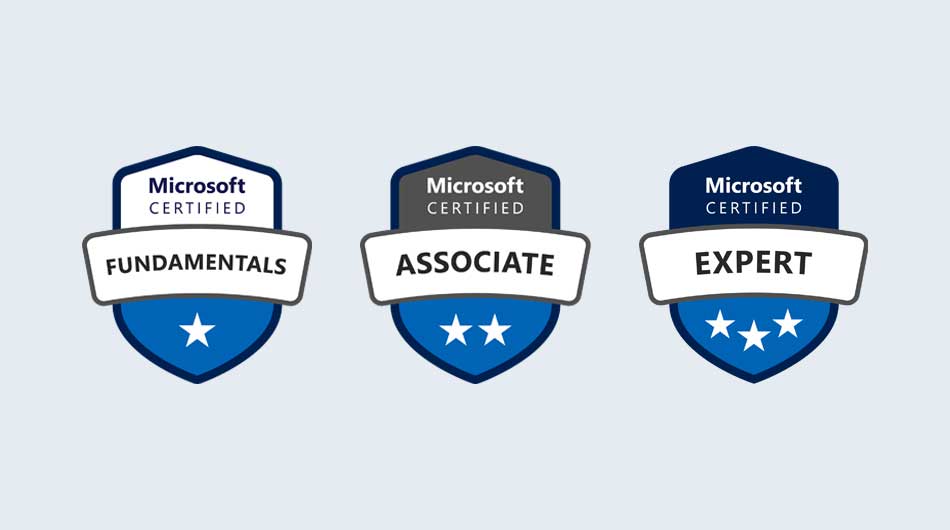 Das Bild zeigt die drei Badges der Microsoft-Levels: Fundamentals, Associate und Expert.