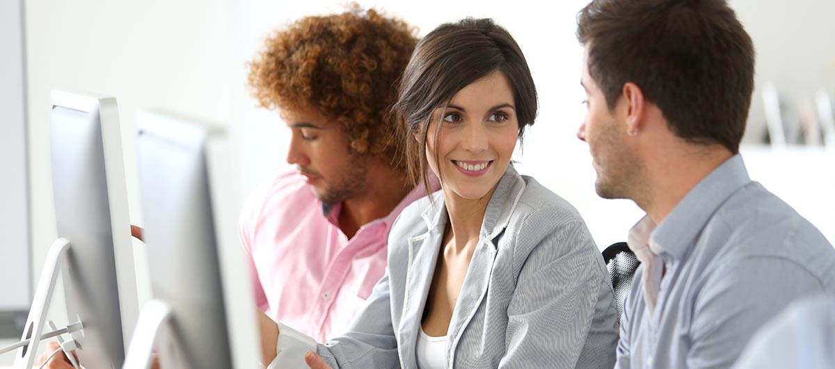 Durch die Herstellerunabhängigkeit erwirbst du in der CompTIA-Schulungen ein stabiles Fundament an IT-Fähigkeiten, die du durch international anerkannte Zertifikate nachweist. Mit Kernzertifizierungen legst du die Grundlage für deine IT-Laufbahn, bevor du dein Praxiswissen mittels weiterer Zertifizierungen ausbauen und dein Können vertiefen kannst.