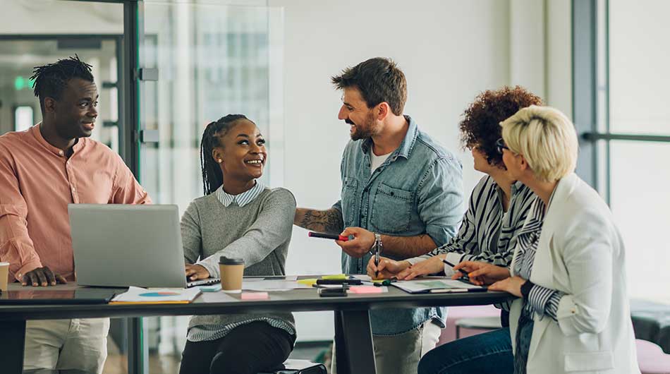 Mit einer Zertifizierung in Scrum oder anderen agilen Methoden erwirbst du gefragte Kompetenzen, die dir neue berufliche Chancen eröffnen – in Softwareprojekten, Marketing, Produktentwicklung und vielen weiteren Bereichen.